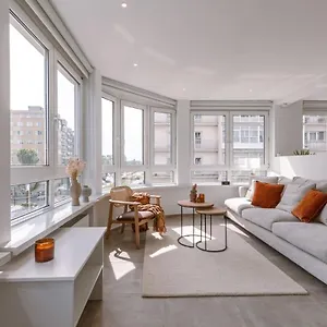 bright-modern-apartment-close-to-the-casino.ostend-hotel.net/
